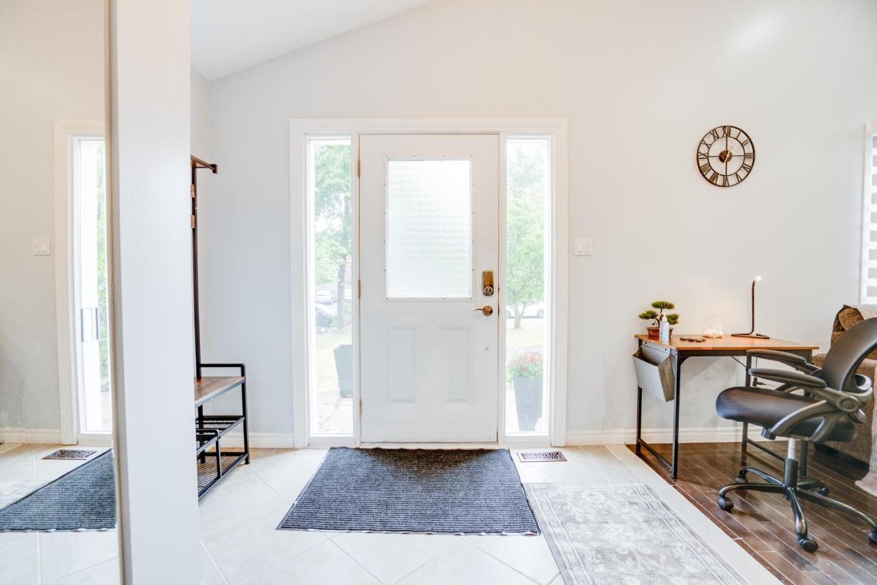 Furnished Family Home Near Toronto - Great Location Game Room - Backyard - Parking & Self Checkin พิกเคอริง ภายนอก รูปภาพ