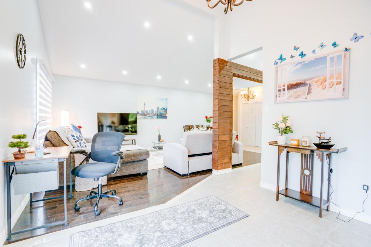 Furnished Family Home Near Toronto - Great Location Game Room - Backyard - Parking & Self Checkin พิกเคอริง ภายนอก รูปภาพ