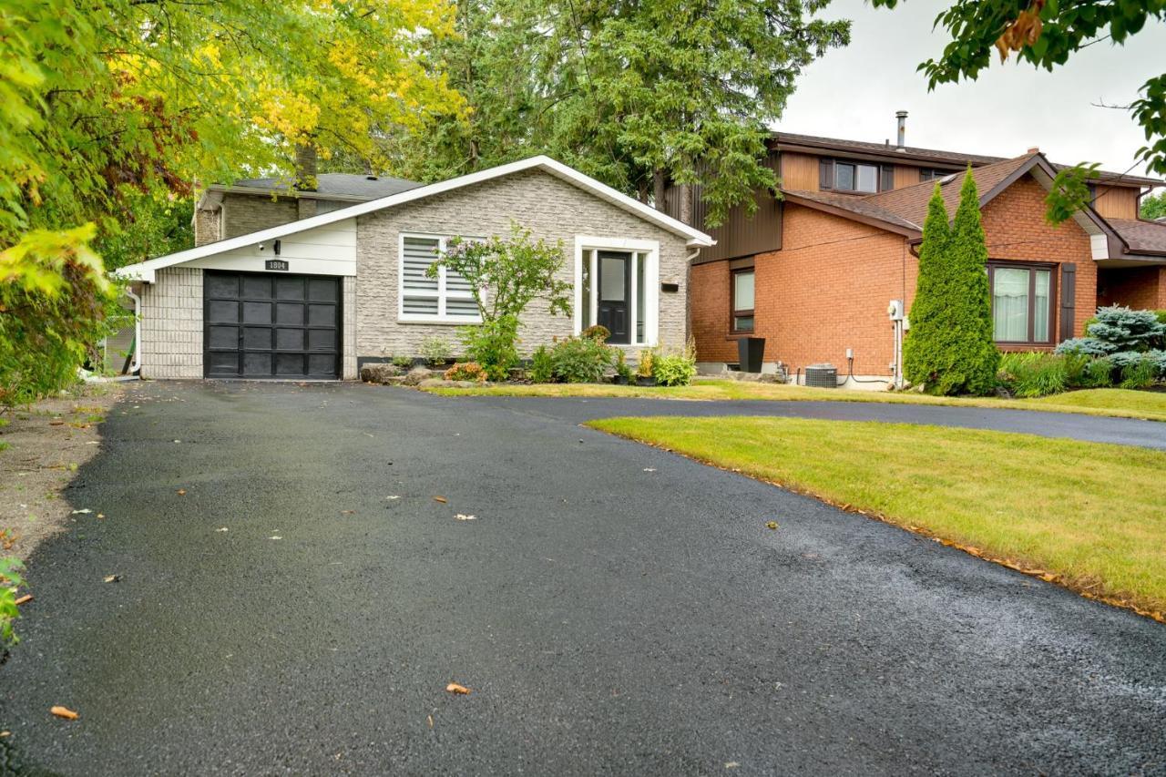Furnished Family Home Near Toronto - Great Location Game Room - Backyard - Parking & Self Checkin พิกเคอริง ภายนอก รูปภาพ