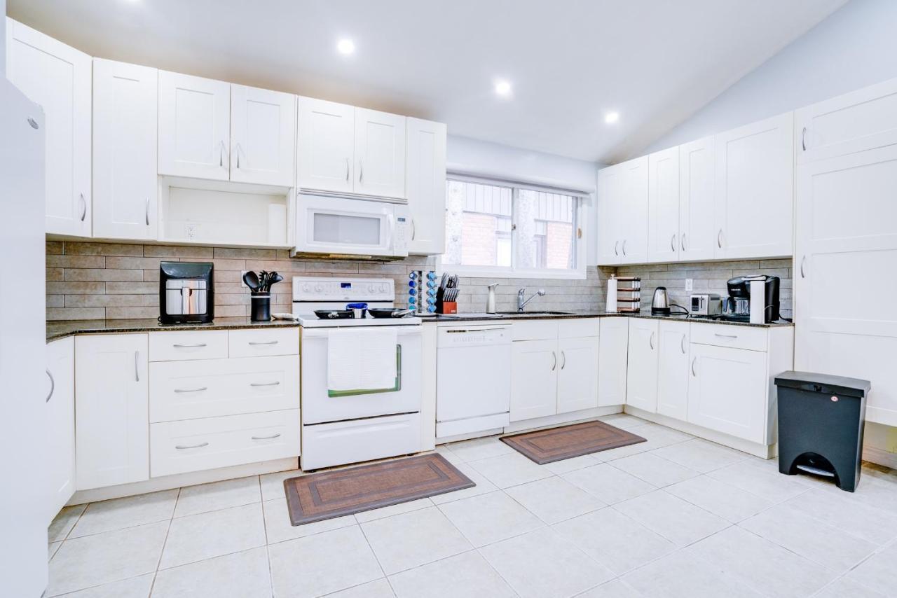 Furnished Family Home Near Toronto - Great Location Game Room - Backyard - Parking & Self Checkin พิกเคอริง ภายนอก รูปภาพ